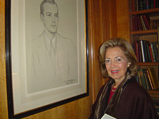 A beautiful star admiring a portrait of Alfred Lunt